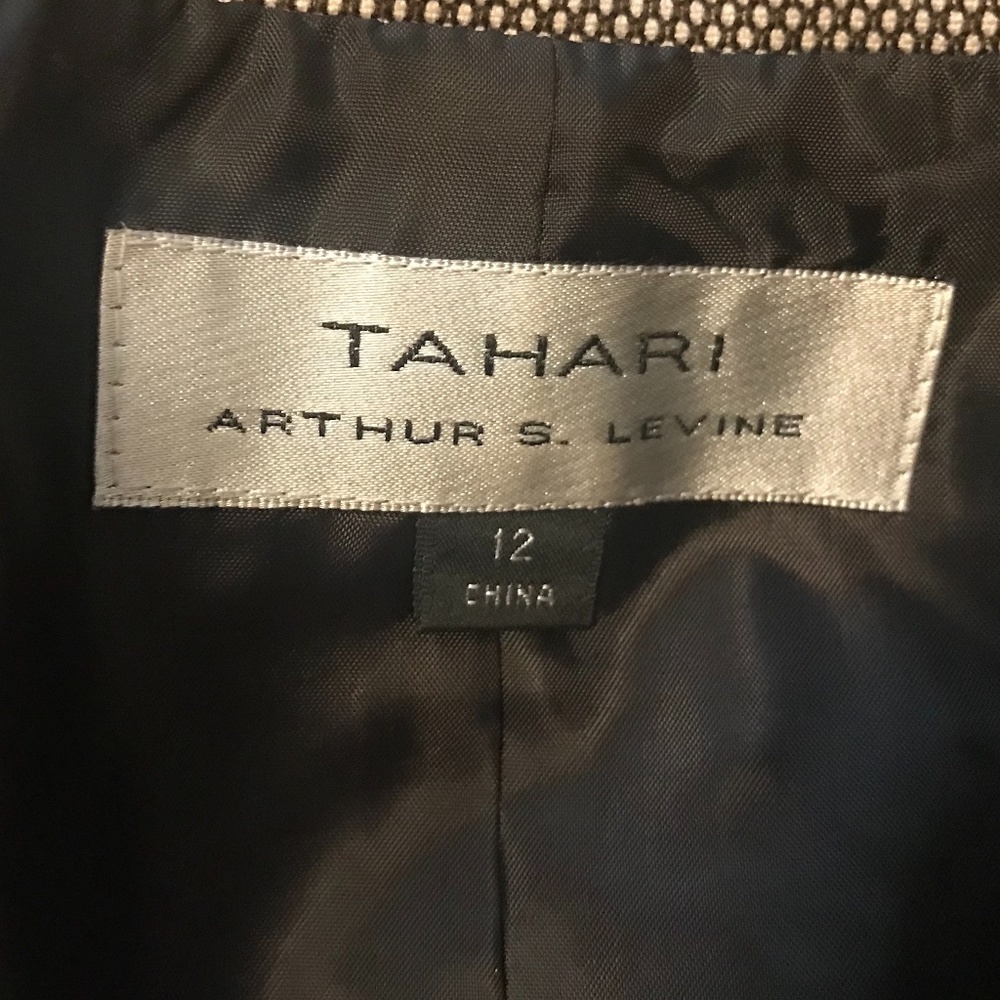 Tahari Excellent Condition Three Button Blazer - image 3